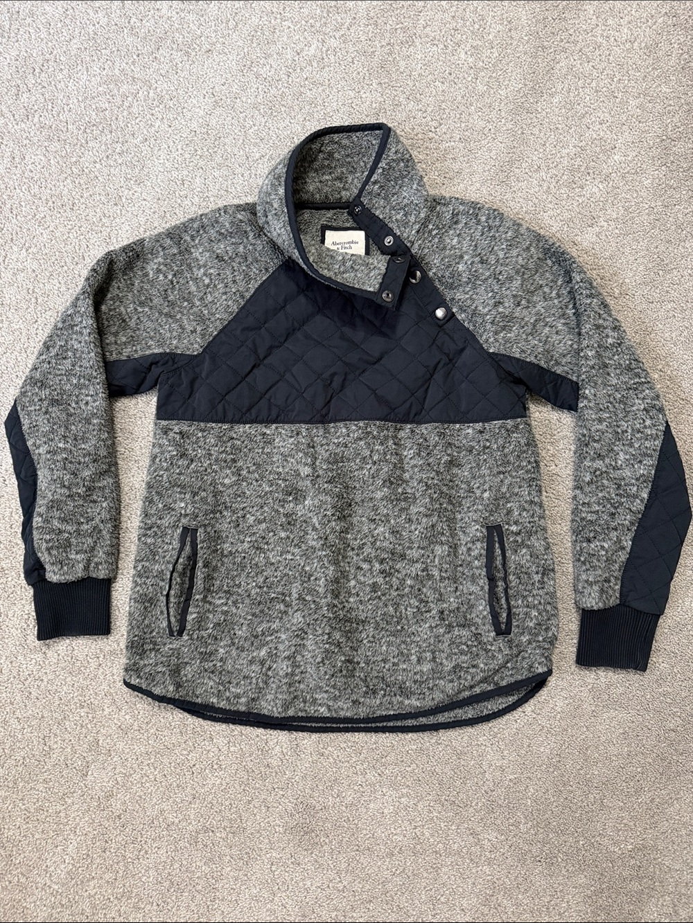 Abercrombie & Fitch Black & Gray Quilted Fleece Pullover - Size S